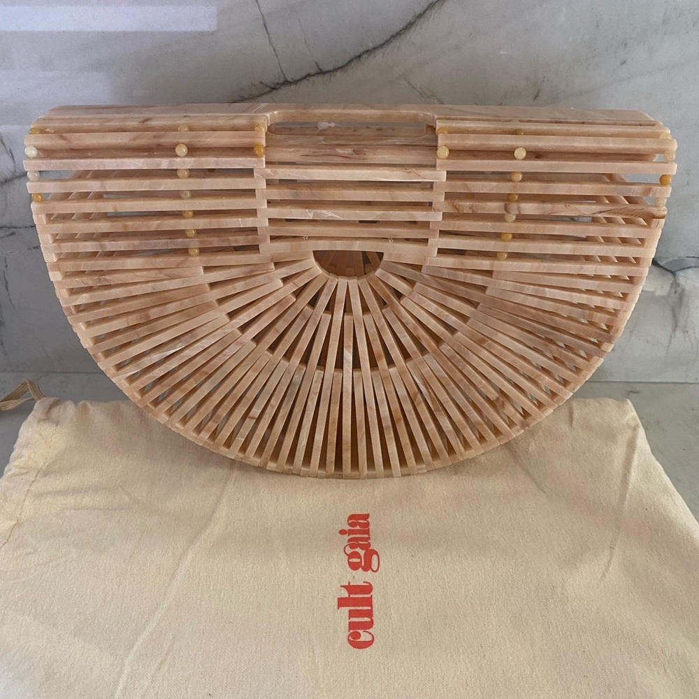 Cult Gaia Clutch
